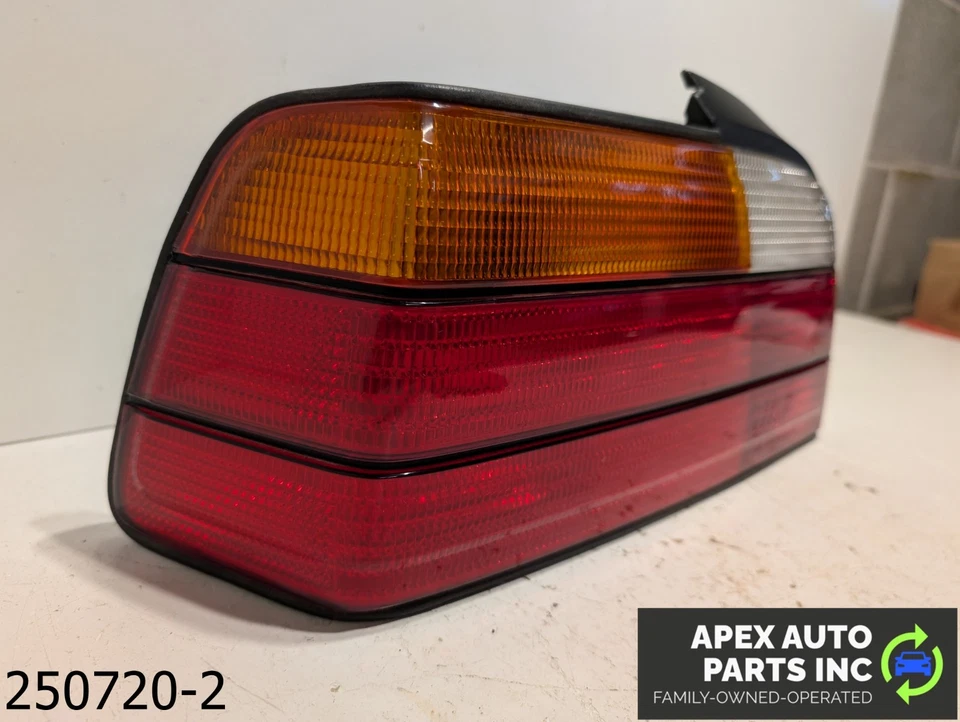 Lanterna traseira lateral esquerda fabricante de equipamento original 1993-1994 BMW 325IC 2,5L - Imagem 3 de 4