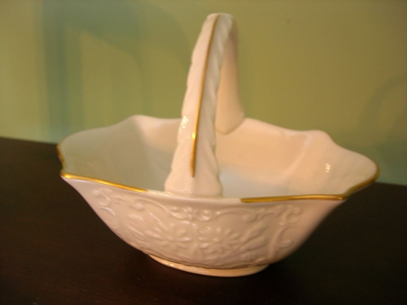LENOX Candy Basket ~ trimmed in 24K Gold ~ Made in USA