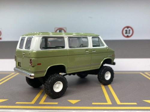 1971 Chevy Van Lifted 4x4 Truck 1/64 Diecast Custom M2 Machines Off-Road 4WD - Picture 11 of 14