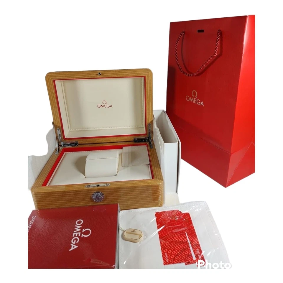 Omega Auténtico Acabado Satinado Caja Presentación con Caja de Viaje Roja Foto 3 de 4