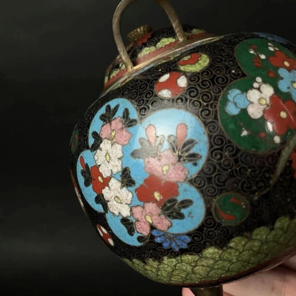 Quemador de incienso de tres patas con motivo de flor arabesca cloisonné cobre Meiji Foto 3 de 4