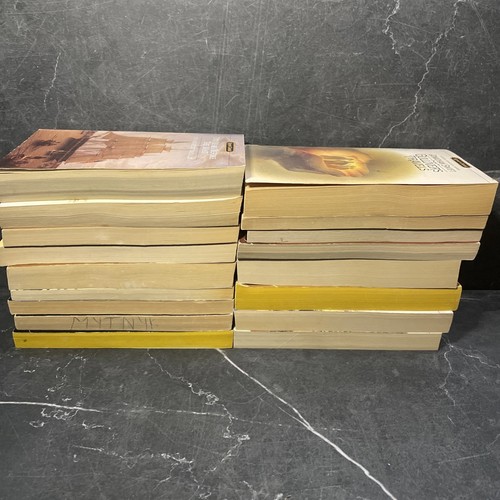 17 Paperbacks Classic Literature Bradbury Steinbeck Twain Whitman Hardy And More - Picture 6 of 7