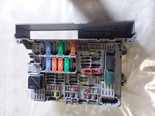 BMW 3 SERIES FUSE BOX UNDER DASH, PETROL, E90, 03/05-01/12 05 06 07 08 09 10 11