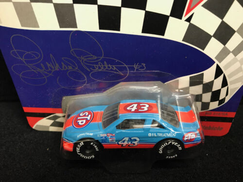 Matchbox Super Stars Maßstab 1:64 Die Cast: Richard Petty #43 STP Pontiac - Bild 2 von 3