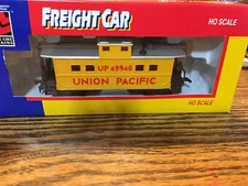 Life Like Trains - Caboose # 8552 Union Pacific AT & SF - HO Scale- NIB