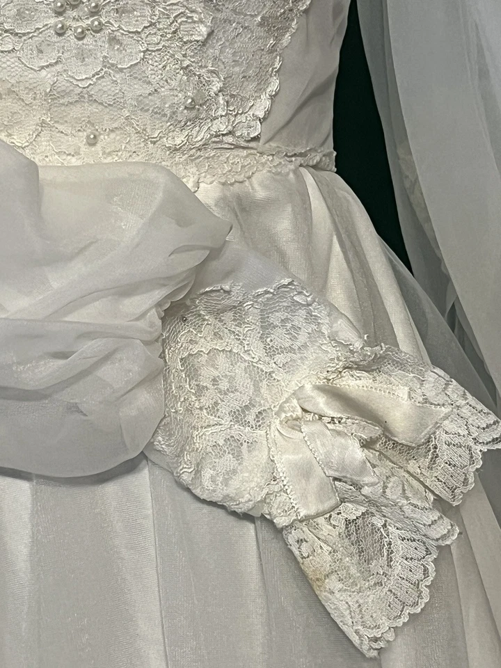 Vestido de novia vintage años 70 manga obispo escote corazón de Alfred Angelo Foto 4 de 4