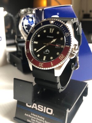 Casio ''hart'' MDV 106 Marlin Ring Rot Blau