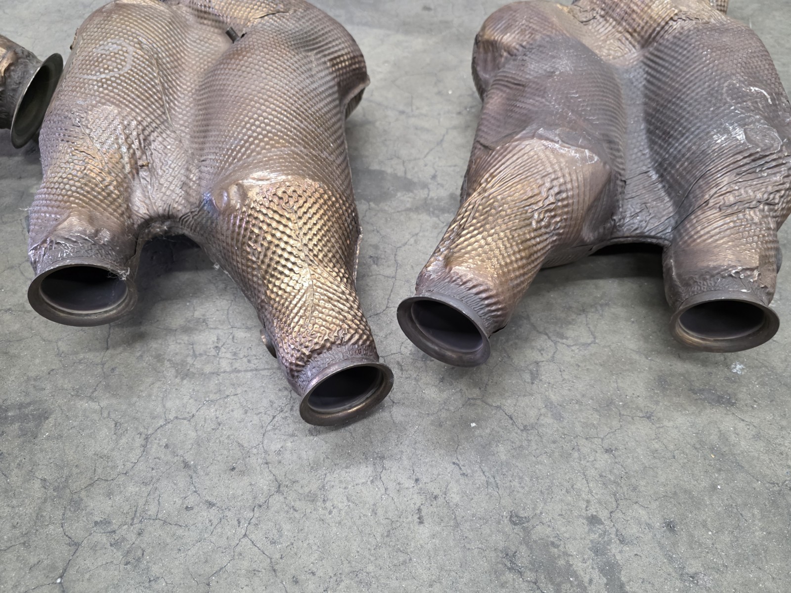 LAMBORGHINI AVENTADOR SVJ EXHAUST MUFFLER CATALYTIC OEM 07M131778E 07M131777G