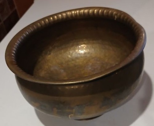 Used Unbranded Bronze-colored Decorative Metallic Bowl or Pot by Hosley