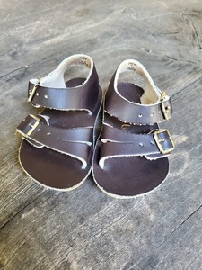 saltwater surfer sandals