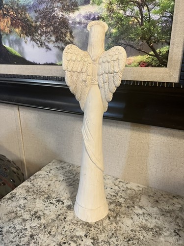 17” Porcelain Snow Angel Holding Wreath - Picture 8 of 16