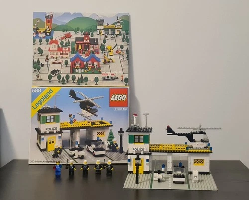 LEGO 588 Police Headquarters 1979 VINTAGE RARE Complete w/ Box & Instructions