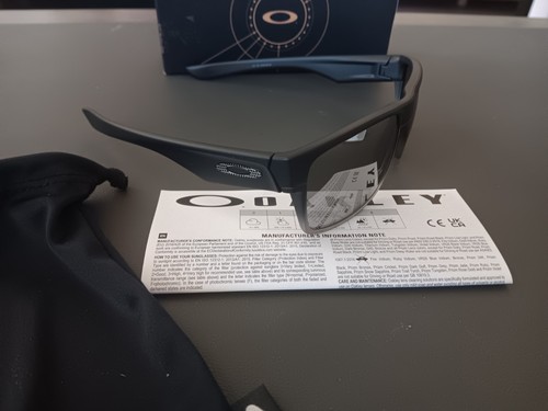 Oakley Twoface OO9189-30 Sunglasses Matte Black on Silver Chrome Iridium w/Pouch - Picture 4 of 11
