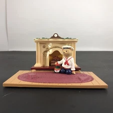 Hallmark Keepsake Ornament 1993 The Bearingers Flickering Light Fireplace