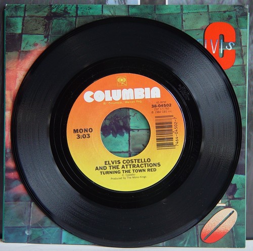 Elvis Costello 7": Only Flame In Town 3:55 / Turning Town Red 1984 USA NEAR MINT - Picture 4 of 4