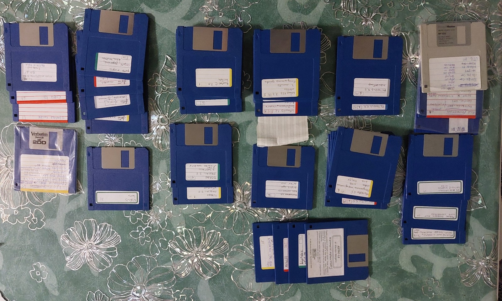 lotto di circa 43 floppy disk usati e non testati