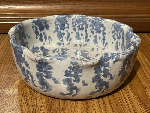 1967 Bybee Kentucky Pottery Scalloped Ruffle Wavy Blue Spongeware Bowl 6 1/4”