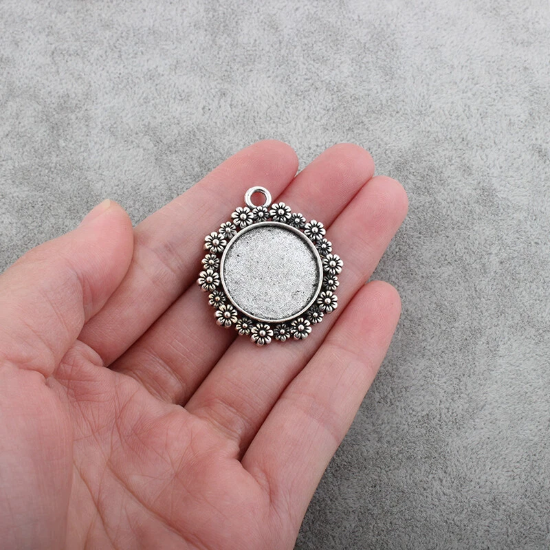 Silver shop pendant trays