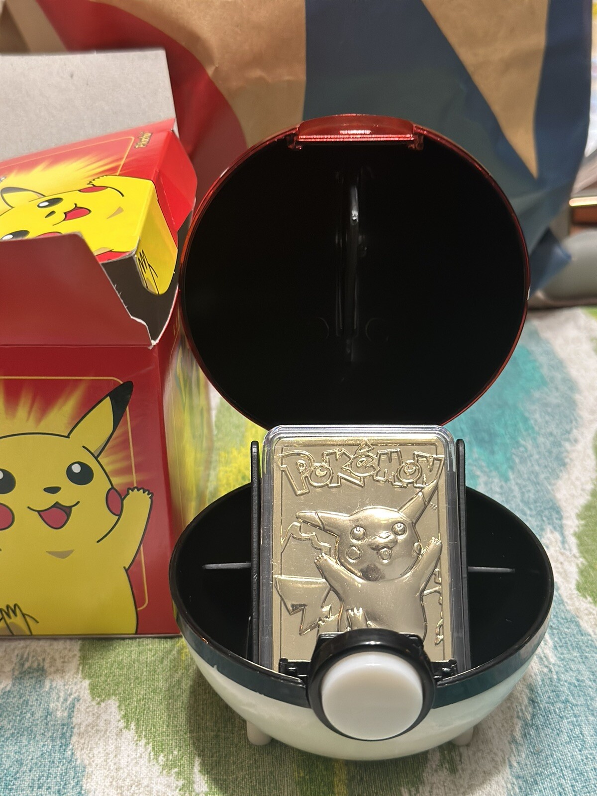 Pokemon Pikachu Vintage 23k Gold Plated Trading Card 1999 Burger King - Picture 2 of 3