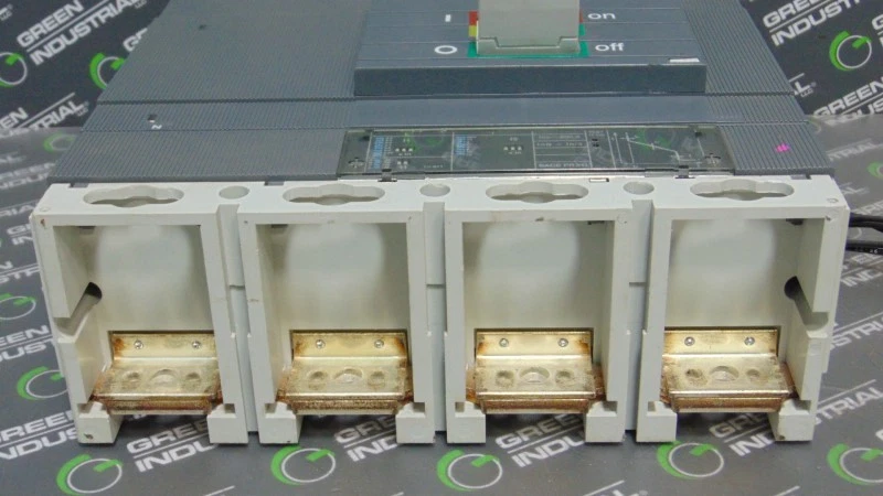 Interruptor de caja moldeada de 4 polos ABB S6N SACE S6 USADO 800 amperios 600 VCA Foto 3 de 4