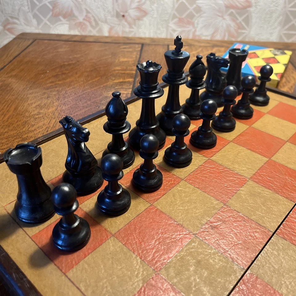 Vintage Wooden & Leather Large Backgammon & Chess Board Case & Pieces - Image 4 of 4