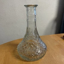 VTG MD 1980 Mogen David 10" Diamond Design Glass Decanter No Top