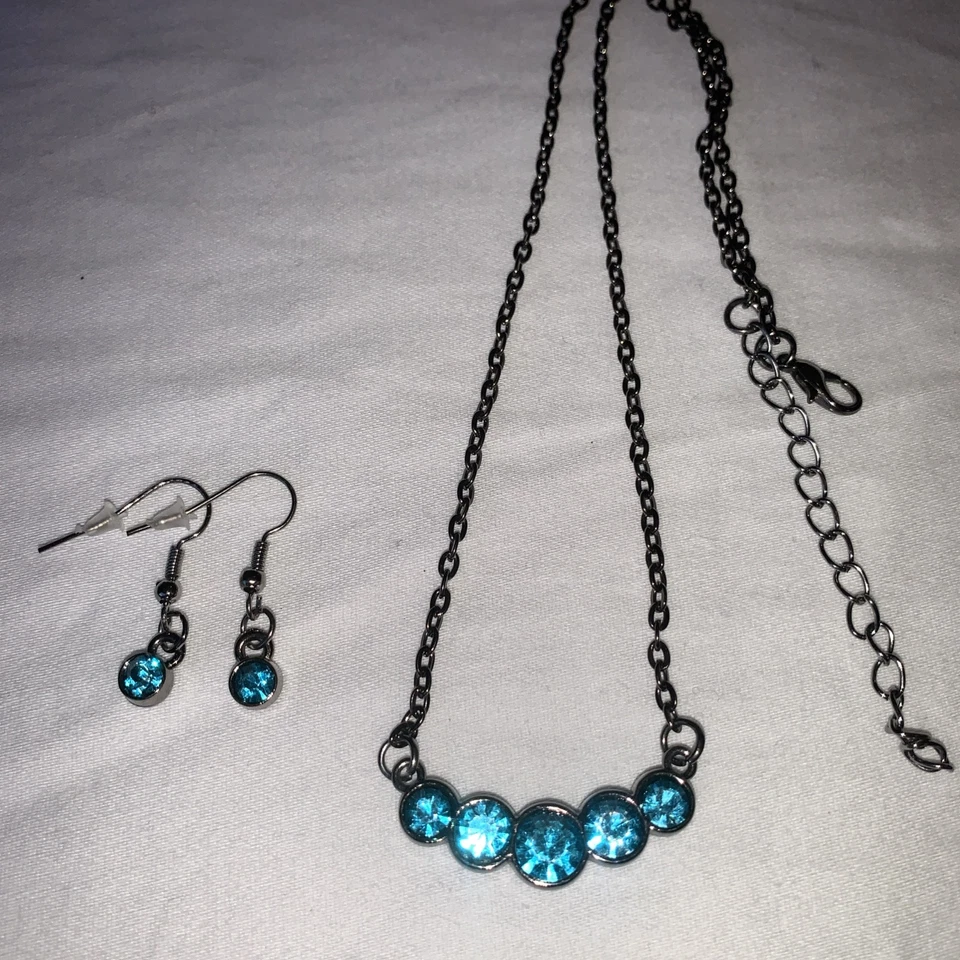 Nuevo conjunto de collar y pendientes de diamantes de imitación azul turquesa Foto 4 de 4