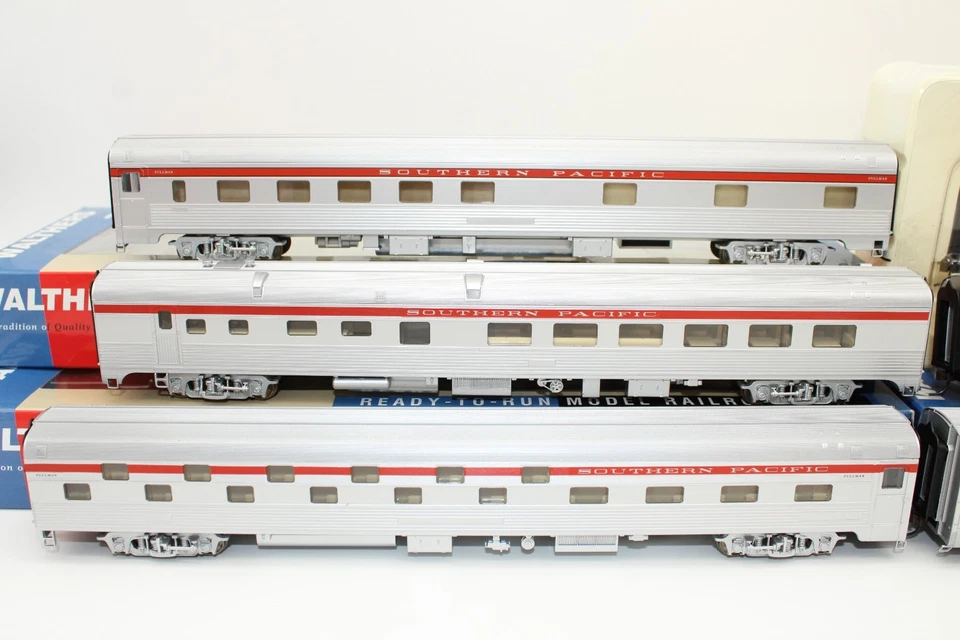 Walthers HO Scale SP Southern Pacific 85' Pullman Budd Passenger Car Set of 6 - Image 2 of 4