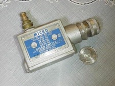 Micro MicroSwitch BZE-2RQ17 15 Amps / 125 / 250 / 480 Volts Plunger - NEW 