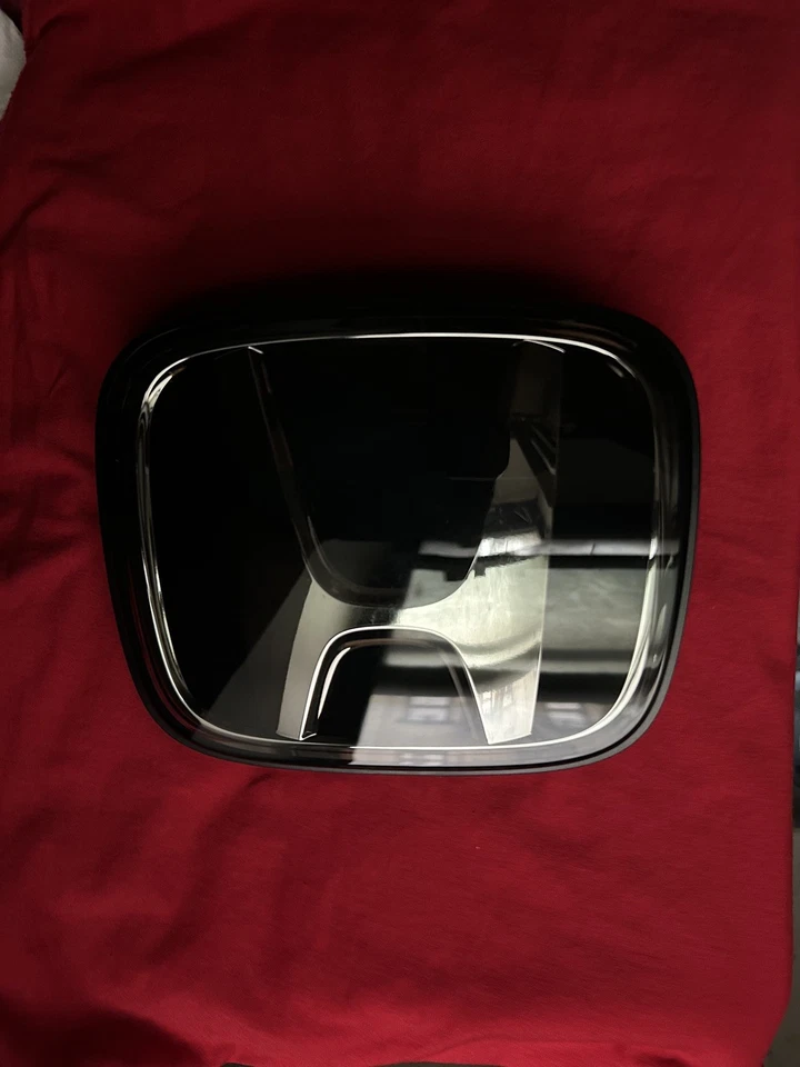 OEM 2023-2025 OEM HONDA CR-V FRONT GRILLE RADAR EMBLEM GENUINE  - Image 2 of 4