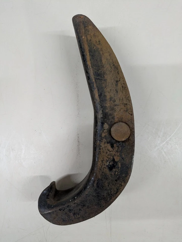 Años 60? años 70? ¿Ford estilo fábrica? GM? Mopar? Soporte de gancho para gato de parachoques Foto 3 de 4