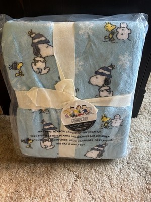Peanuts Snoopy Winter Snowflakes Fleece Throw Blanket Berkshire VelvetSoft New