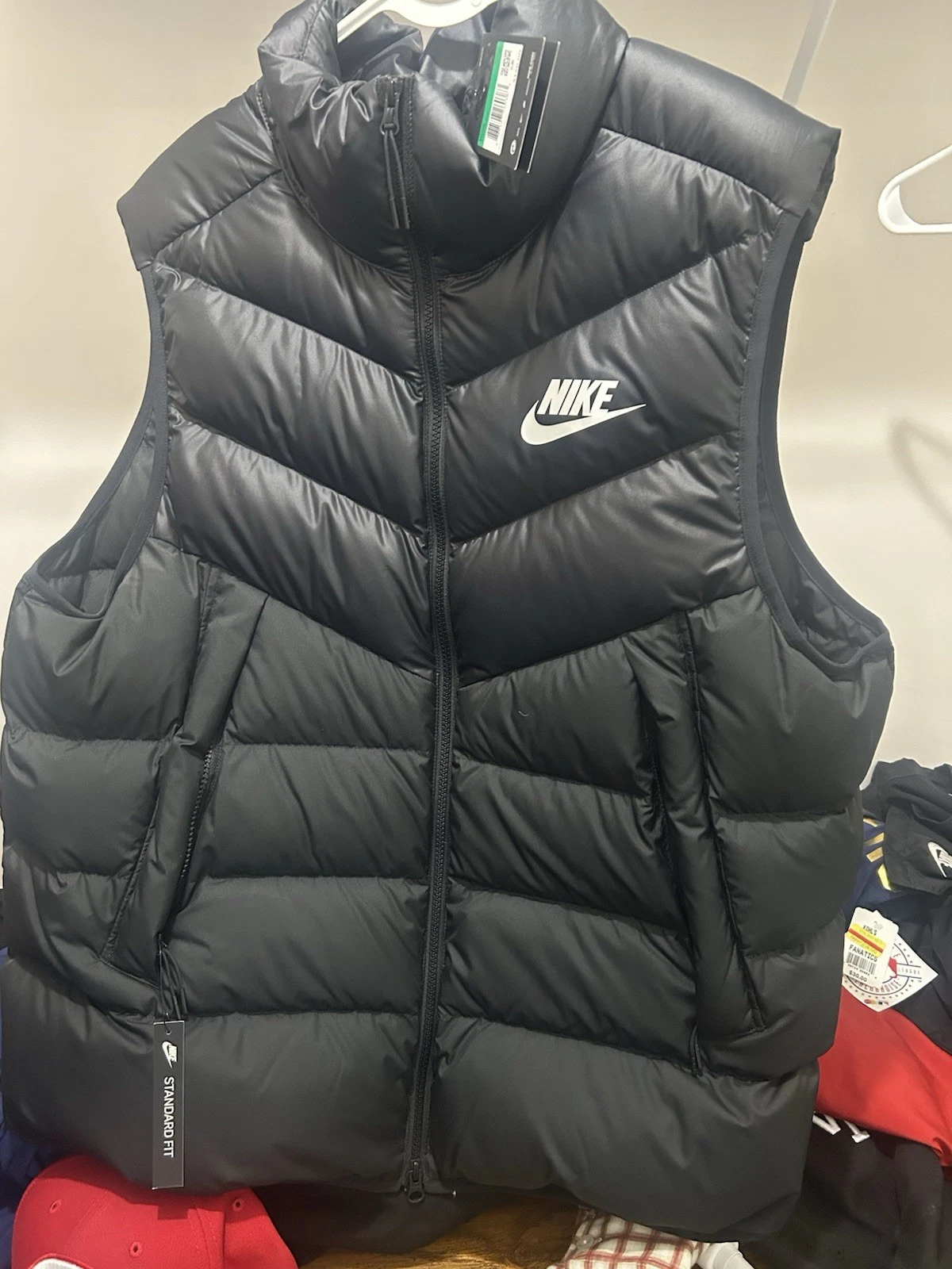 Mens Nike Puffer Vest Size XL Black New with Tags Full Zip Sleeveless - product detail image 1