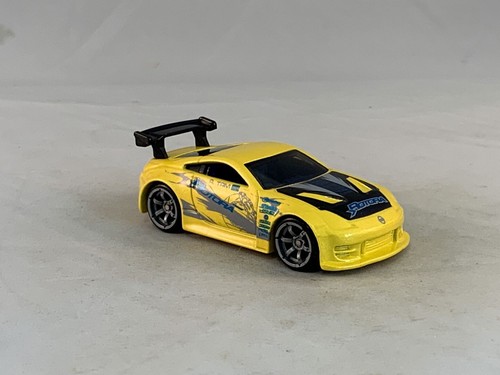 2006 Hot Wheels First Editions Nissan 350Z Mtlflk Yellow Grey Gray CM6s
