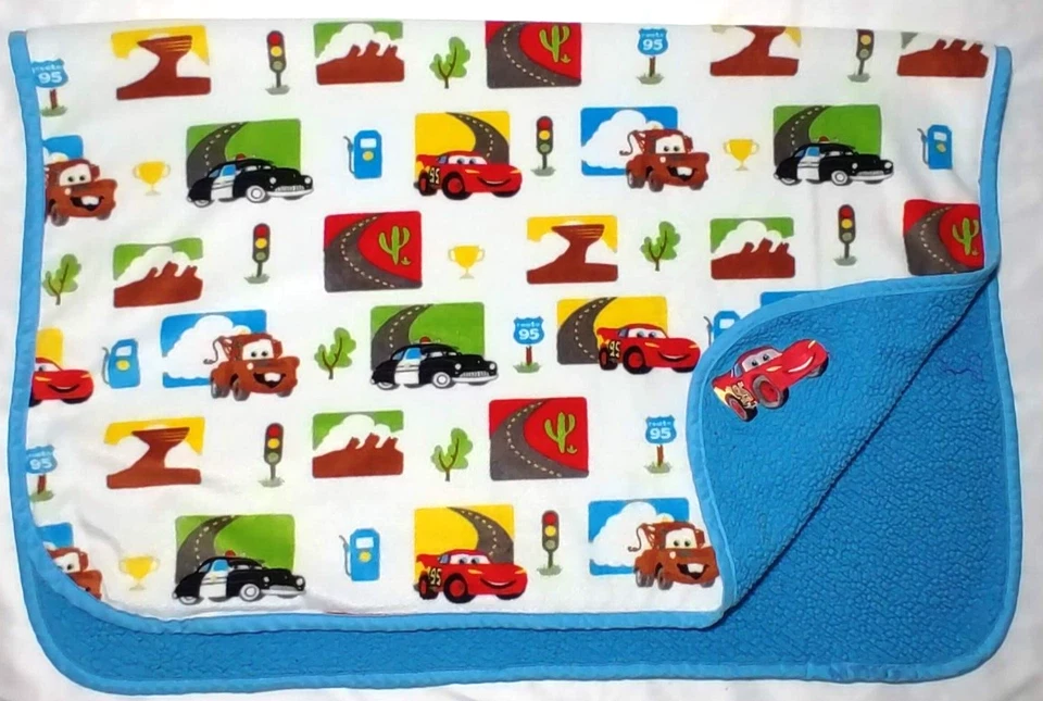Disney Cars Lightning McQueen difícil de encontrar manta bebé azul Sherpa camión de remolque niño policía Foto 2 de 3