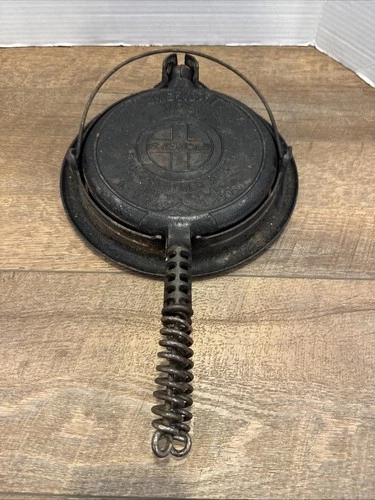 Vintage GRISWOLD No. 8 Waffle Iron - No. 234 Paddles