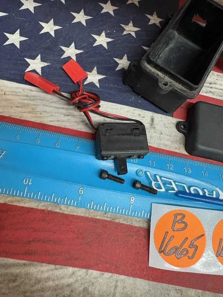 VINTAGE DTX / DURATRAX RC CAR CHASSIS PARTS -PREOWNED- - Image 3 of 4