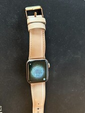 Apple Watch Series 4 40 mm Gold Aluminum Case with Light Pink Leather Band