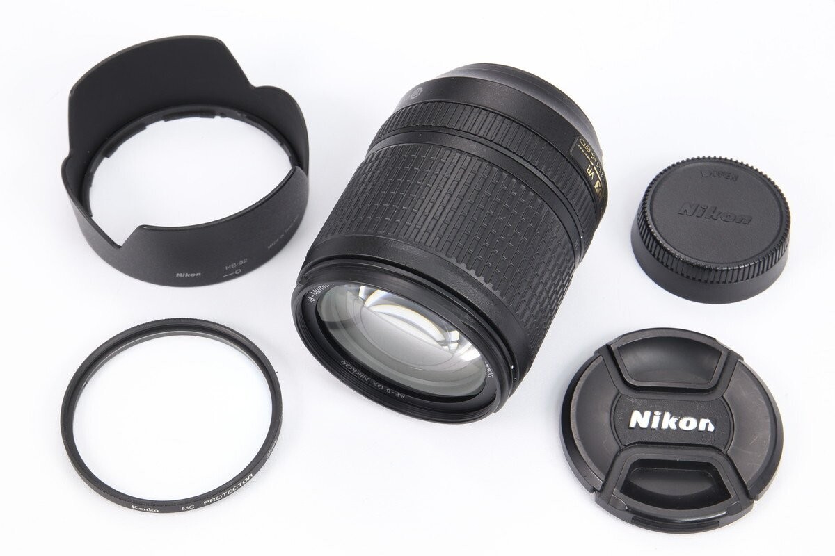 Nikon AF-S DX NIKKOR 18-140mm f/3.5-5.6 G ED VR Lens with caps
