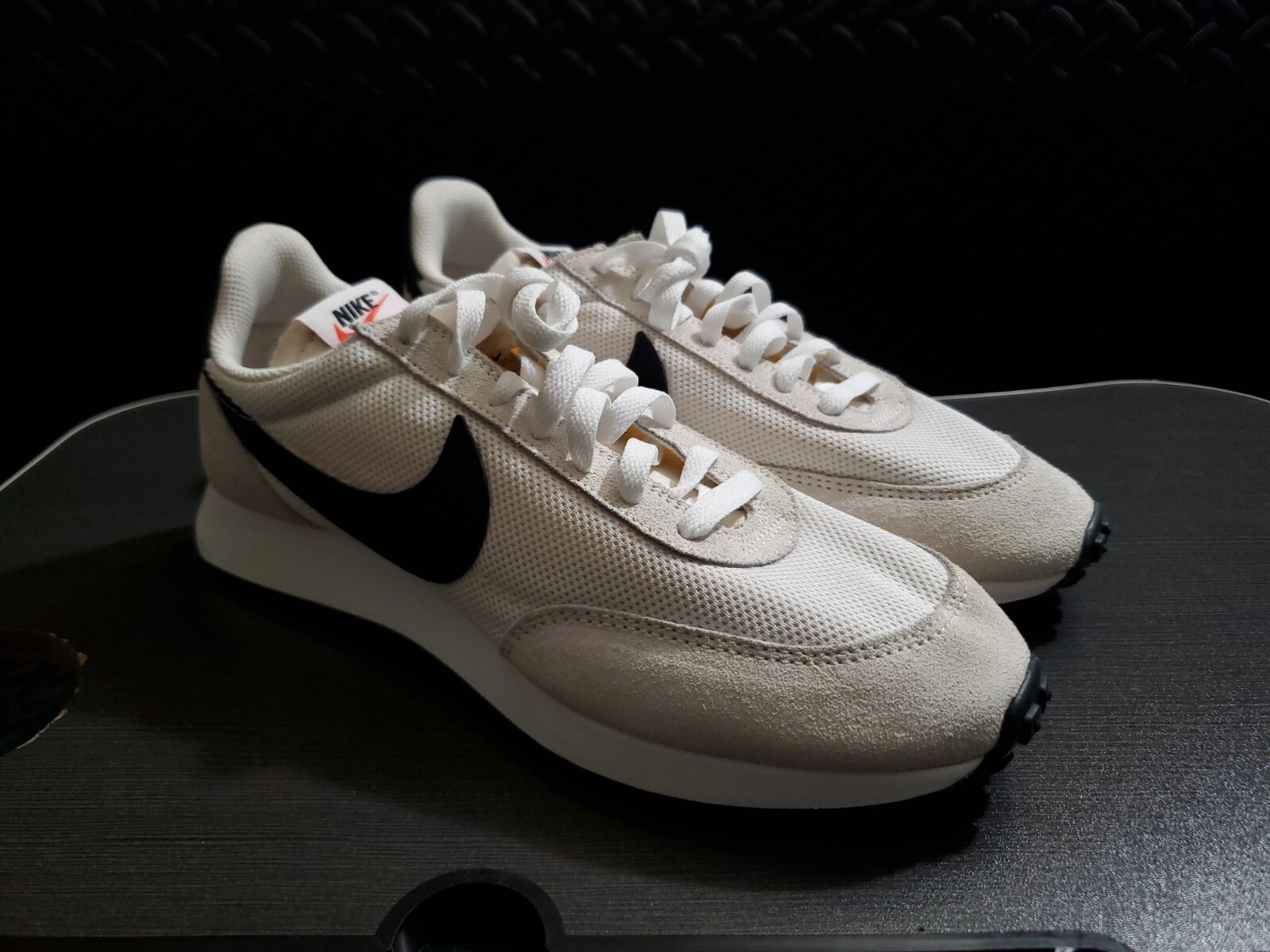 air tailwind 79 white phantom black