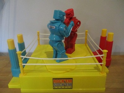 Mattel Games  Rock'Em Sock'Em  Robots Boxkampf mit Boxring  US Version