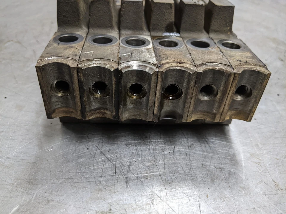 Главные колпаки блока двигателя для 05–07 Ford F-250 Super Duty 6.8 - Изображение 2 из 4