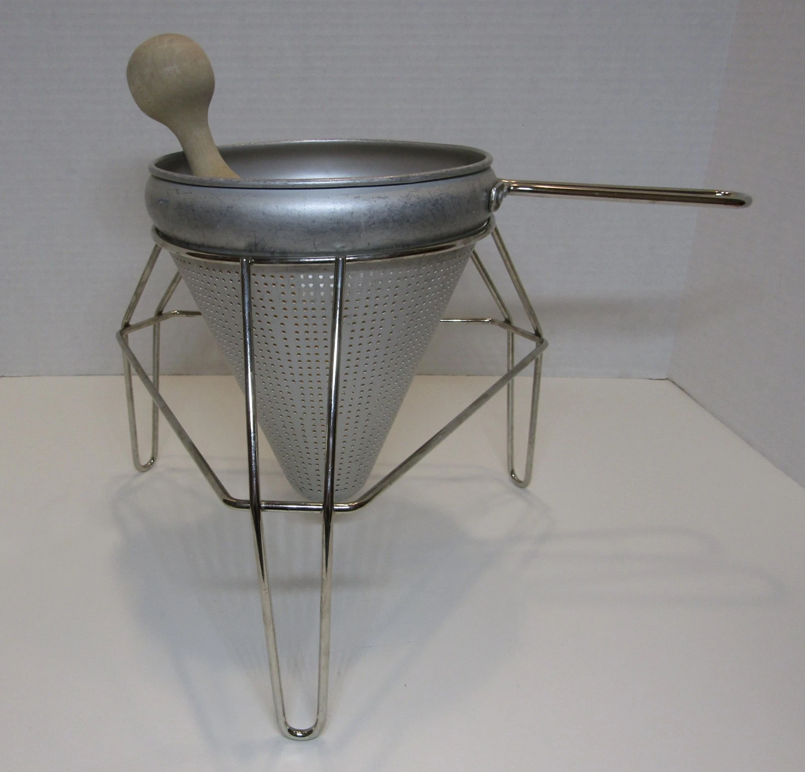 Vintage 3 Pc. Aluminum Colander Strainer Sieve w/ Stand & Wooden Pestle / Masher
Opens in a new wind