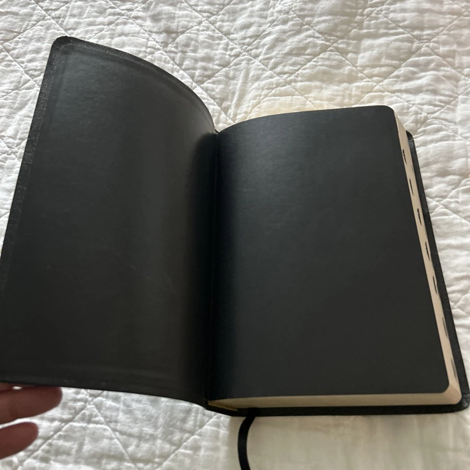 King James Commentary Bible Nelson 2006 LARGE Print Edition Black lettering Foto 3 de 4