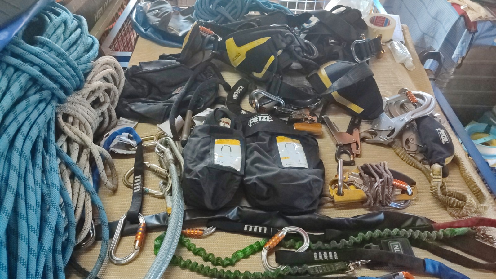 Profesional climbing equipments , Petzl - Asap,Rig,Ropes,Frog,Grillon,Harness