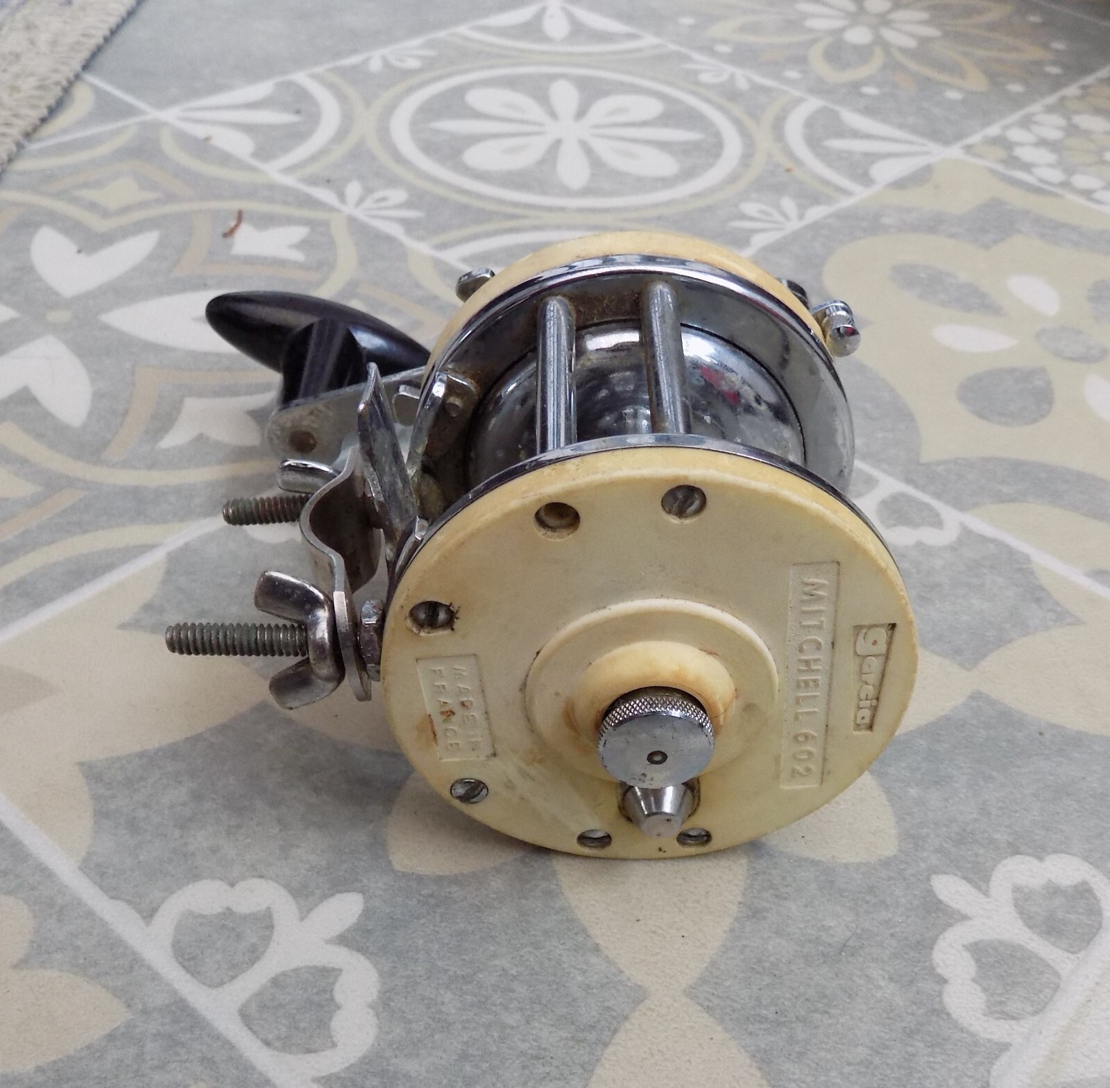 Carrete de pesca marina vintage García Mitchell 602 agua salada hecho en Francia funcionando