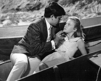 Pretty Polly 1967Shashi Kapoor about to kiss Hayley Mills in canoe 11x14 photo
