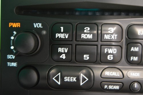 95-02 Chevy Silverado GMC Sierra truck factory CD player radio stereo 15071233 - Picture 8 of 12