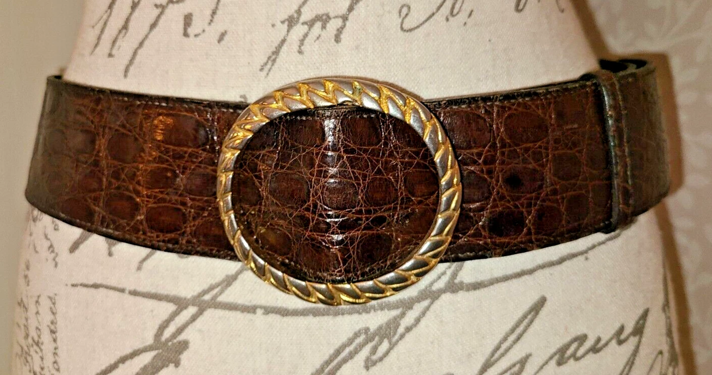 Ceinture vintage Gucci marron foncé croco avec boucle coulissante ovale plaqué or, fabriquée en Italie
