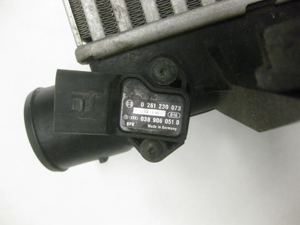 Audi A4 2004 intercooler 1,8 con sensor de presión 0 261 230 073 OEM 02 03 04 05 Foto 2 de 4